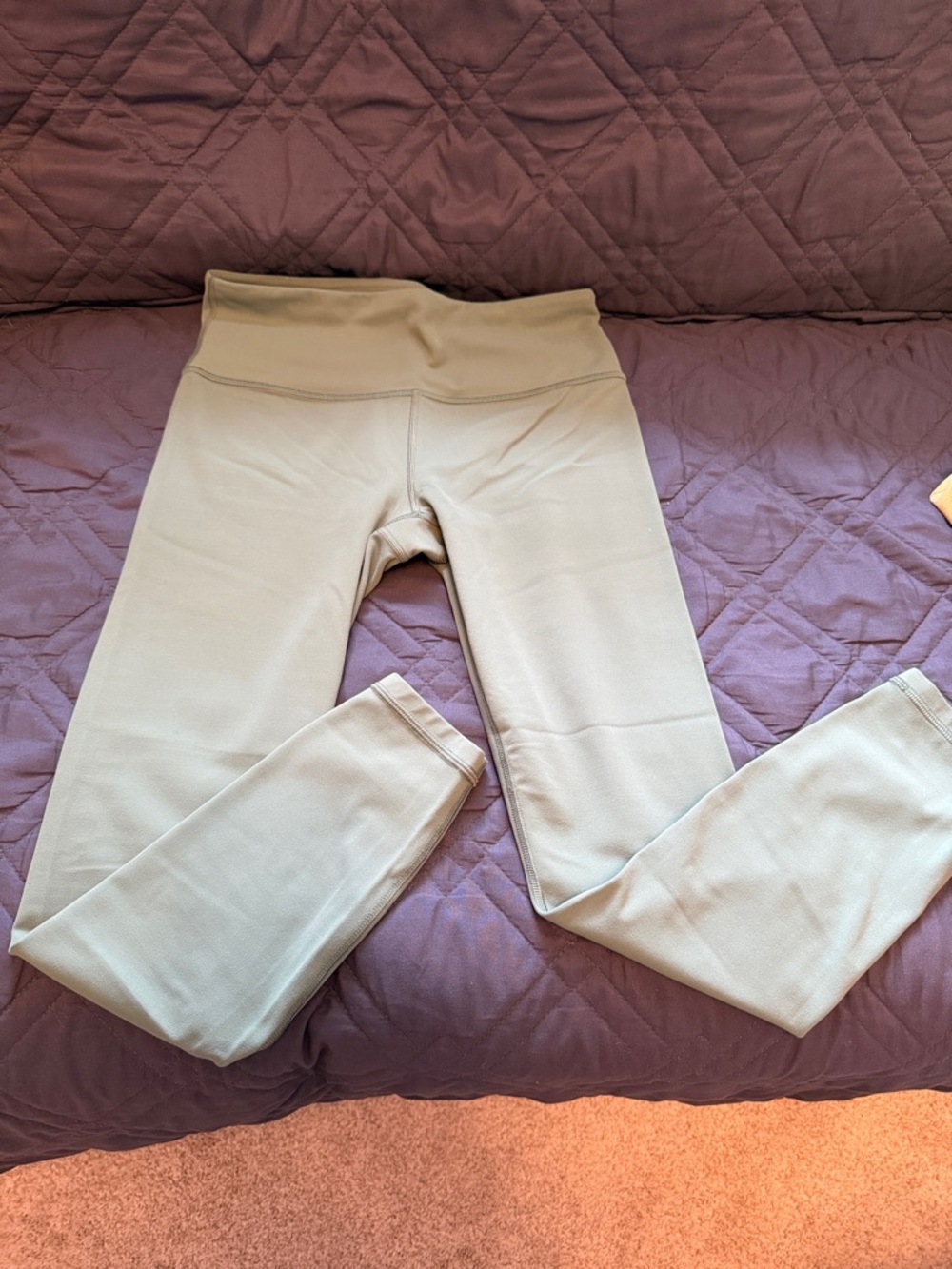 Athleta Womens Elation 7/8 Light Sage Stretch Leggings